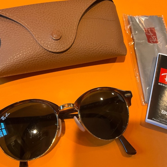 Ray-Ban Clubround Green Lens Tortoise Gold Frame Unisex Sunglasses RB4246 990 51 - Picture 3 of 12